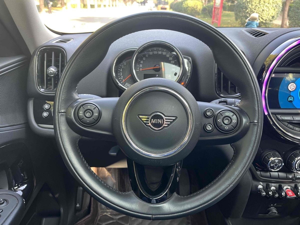 MINI COUNTRYMAN  2019款 1.5T COOPER 經(jīng)典派周末旅行版圖片