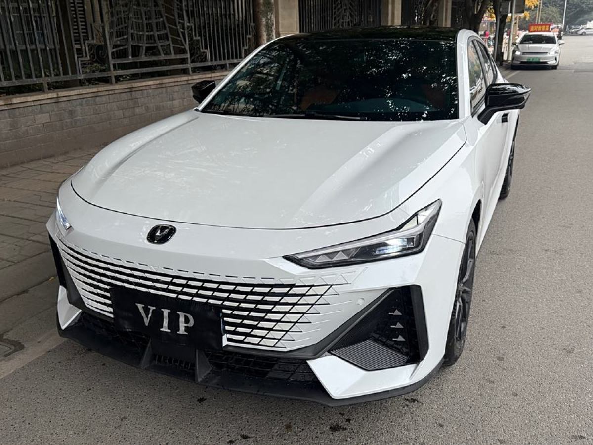 長(zhǎng)安 長(zhǎng)安UNI-V  2022款 1.5T 尊貴型圖片