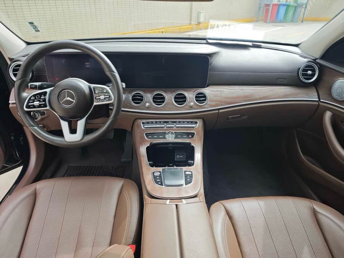 奔馳 奔馳E級  2019款 改款 E 300 L 時尚型圖片