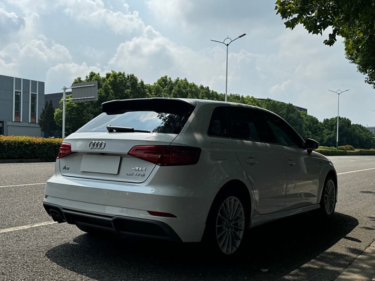 2018年3月奧迪 奧迪A3  2018款 30周年年型 Sportback 35 TFSI 時(shí)尚型