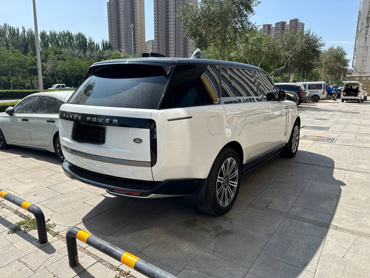 路虎 揽胜  2024款 3.0 L6 400PS 盛世加长版 七座图片