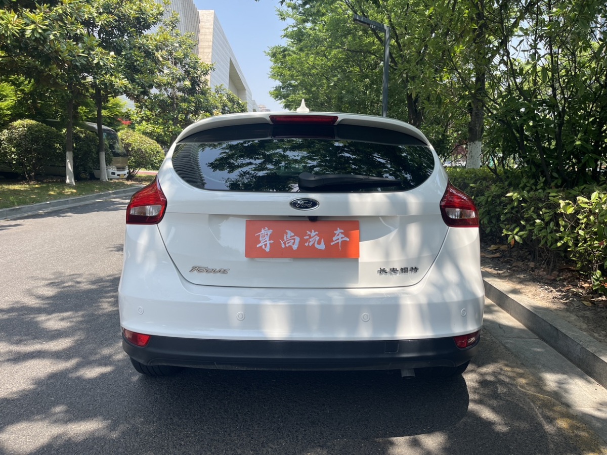 福特 ?？怂? 2018款 兩廂經(jīng)典 1.6L 自動(dòng)風(fēng)尚型智行版圖片