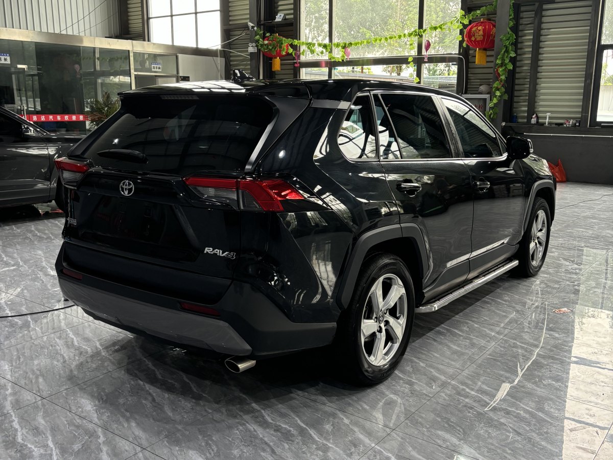 豐田 RAV4  2018款 榮放 2.0L CVT兩驅(qū)風(fēng)尚版圖片