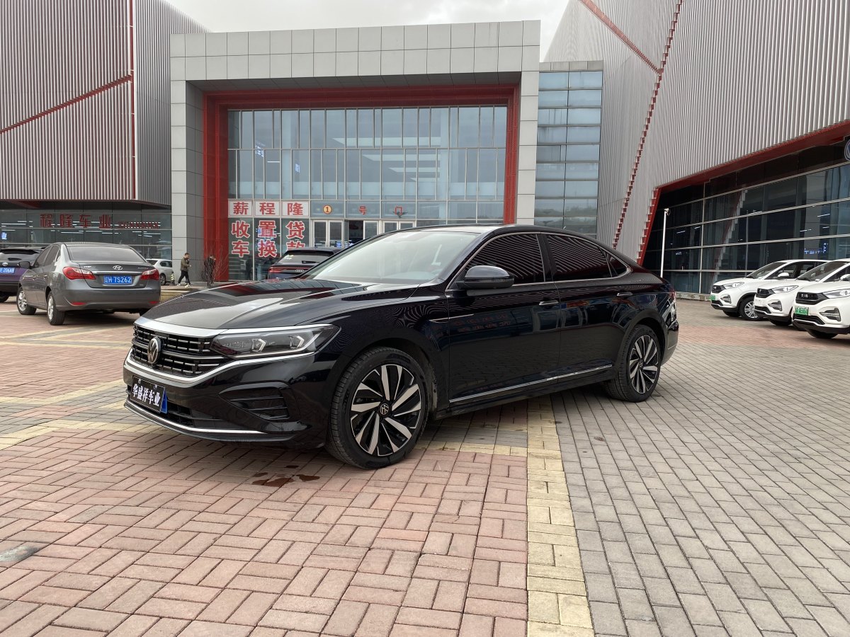 大众 帕萨特  2022款 330TSI 尊贵版图片