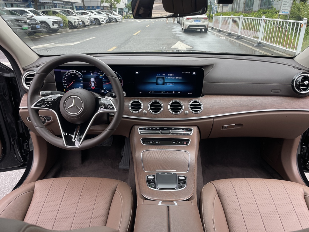 奔馳 奔馳E級(jí)  2023款 E 300 L 豪華型圖片