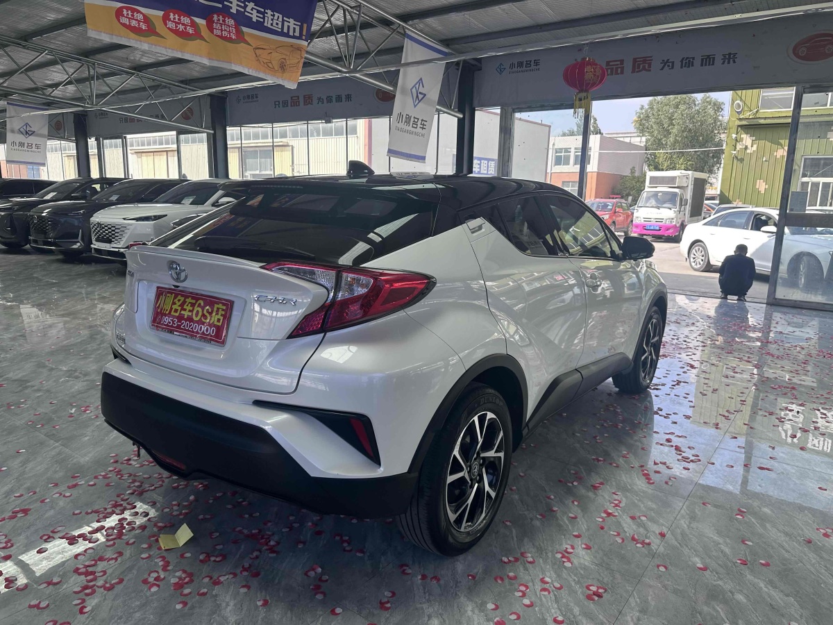 豐田 C-HR  2018款 2.0L 領(lǐng)先天窗版 國V圖片