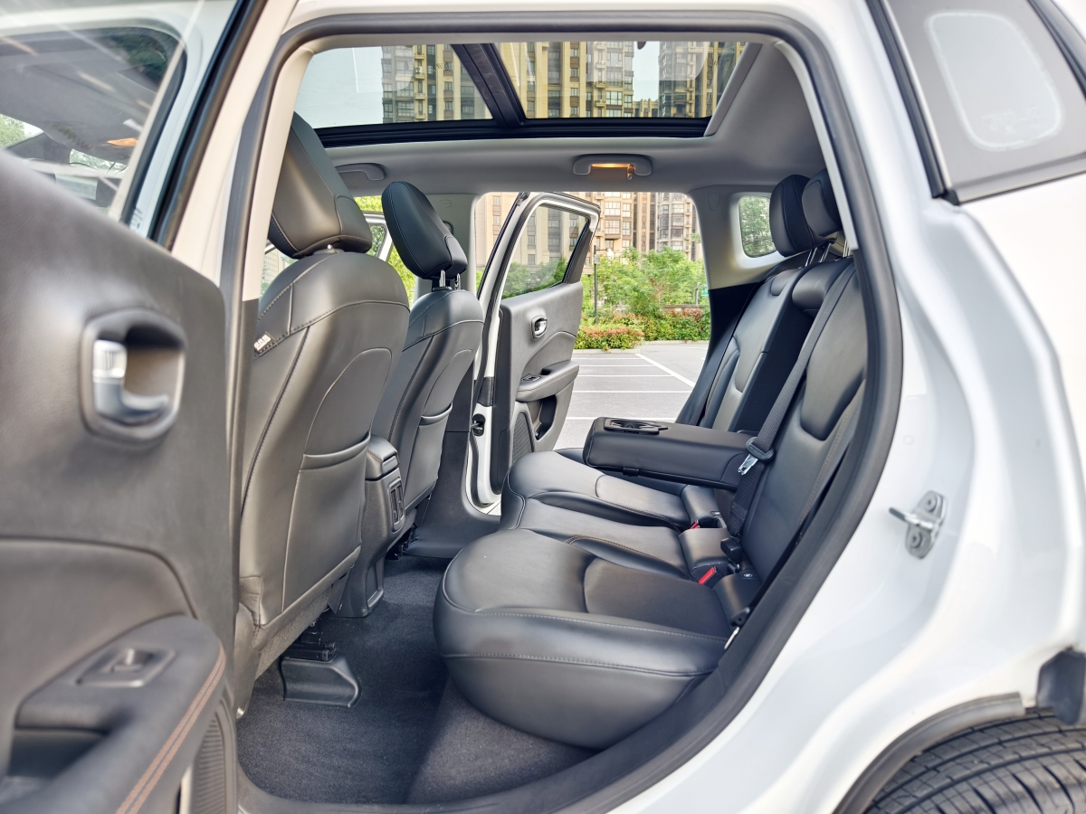 Jeep 指南者  2020款 220T 自動(dòng)夜鷹版圖片