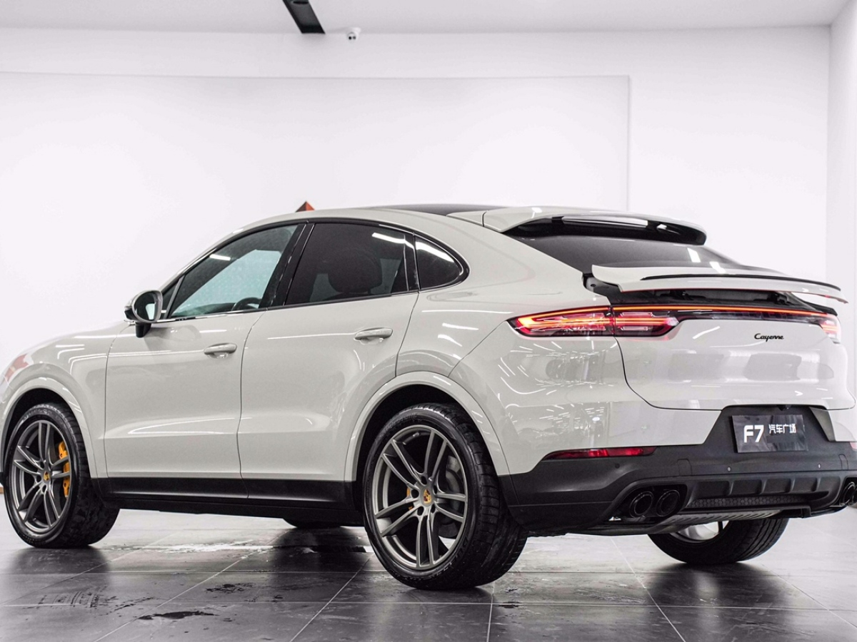 保時(shí)捷 Cayenne  2023款 Cayenne Coupé 3.0T 鉑金版圖片