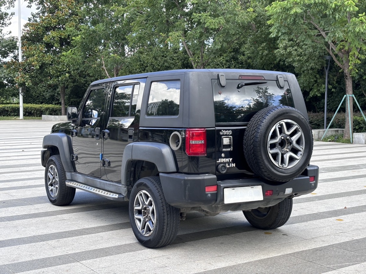 北京 BJ40  2017款 40L 2.3T 自動四驅(qū)環(huán)塔冠軍版圖片