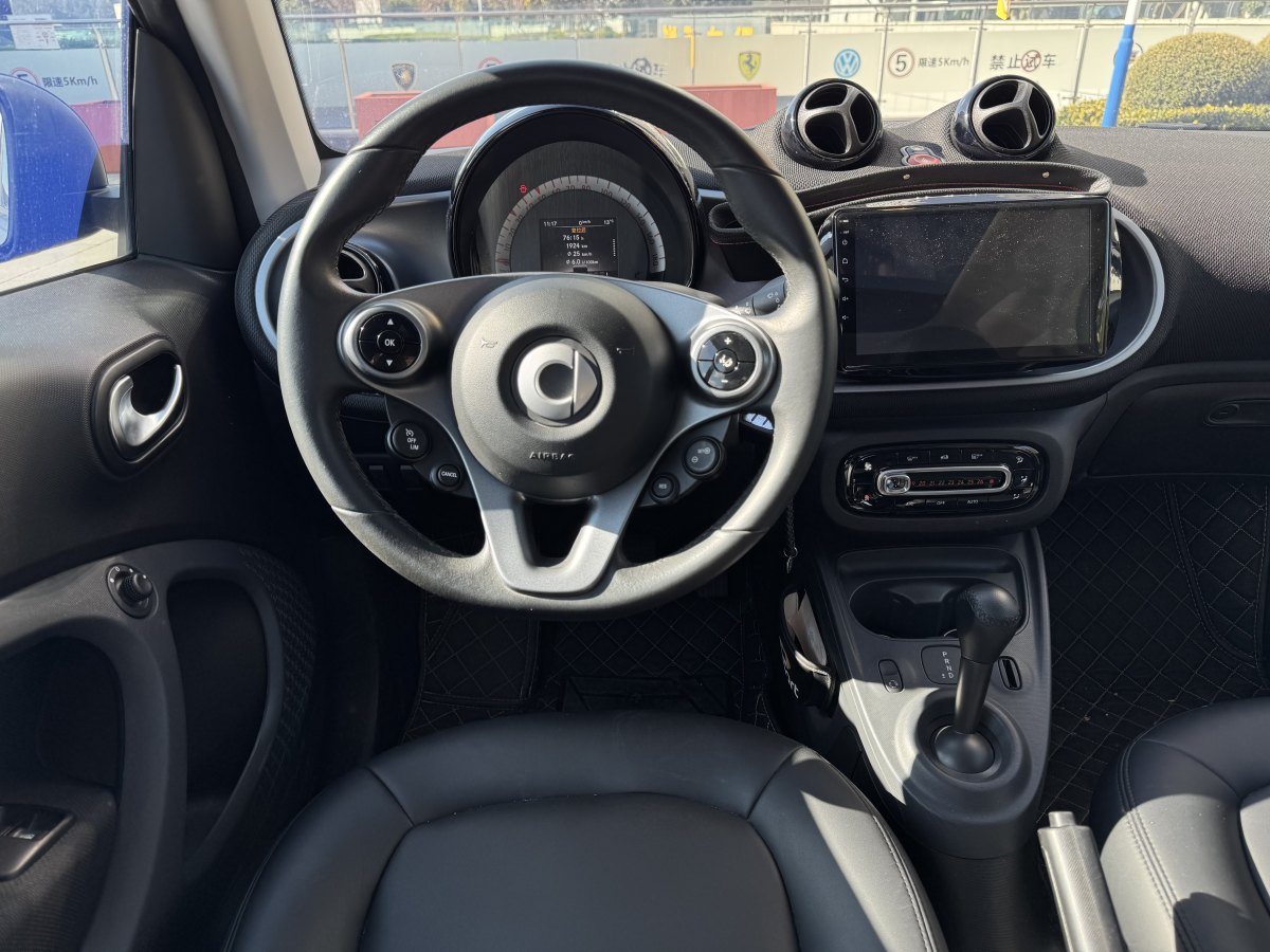 smart fortwo  2018款 1.0L 52千瓦硬頂激情版圖片