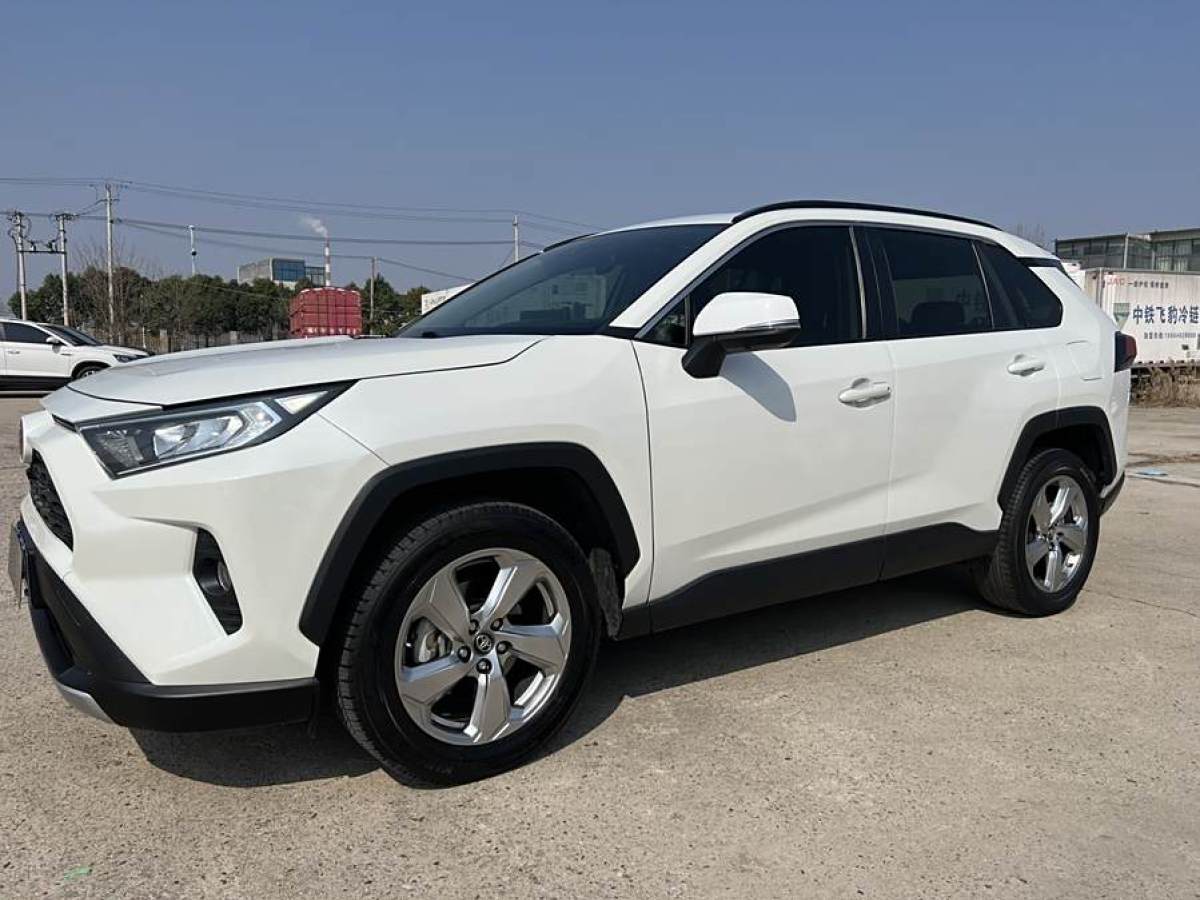 2020年10月豐田 RAV4榮放  2020款 2.0L CVT兩驅(qū)風(fēng)尚版