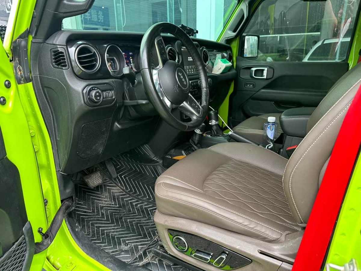 Jeep 牧馬人  2022款 2.0T 高地 阿拉斯加極光綠特別版圖片