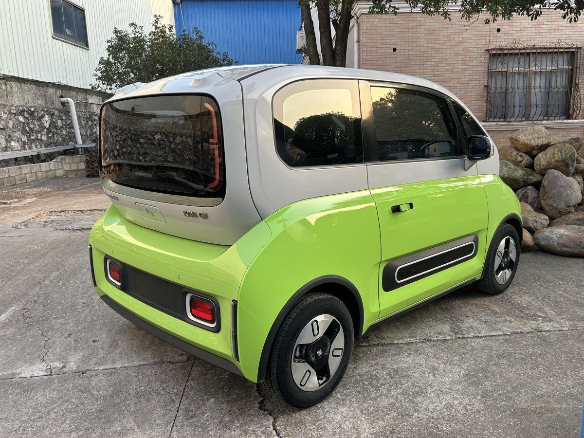 寶駿 寶駿KiWi EV  2022款 藝術(shù)家輕享版 三元鋰圖片