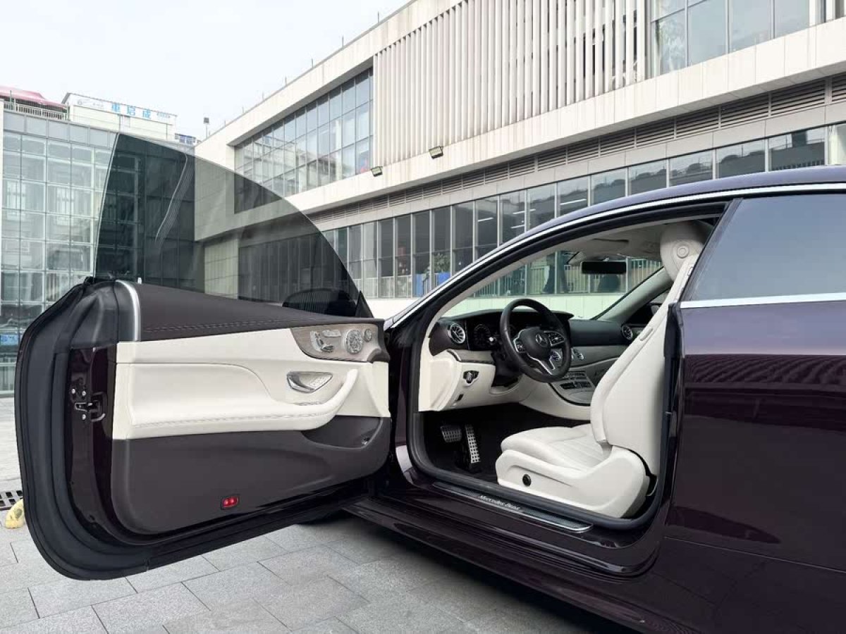 奔馳 奔馳E級(jí)  2019款 E 200 轎跑車圖片