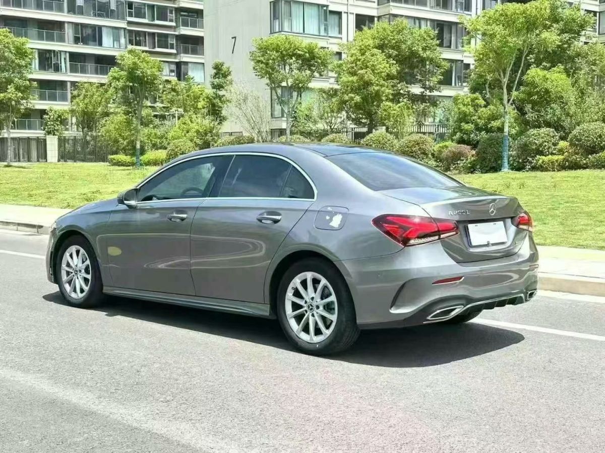 奔馳 威霆  2021款 2.0T 商務(wù)版 7座圖片