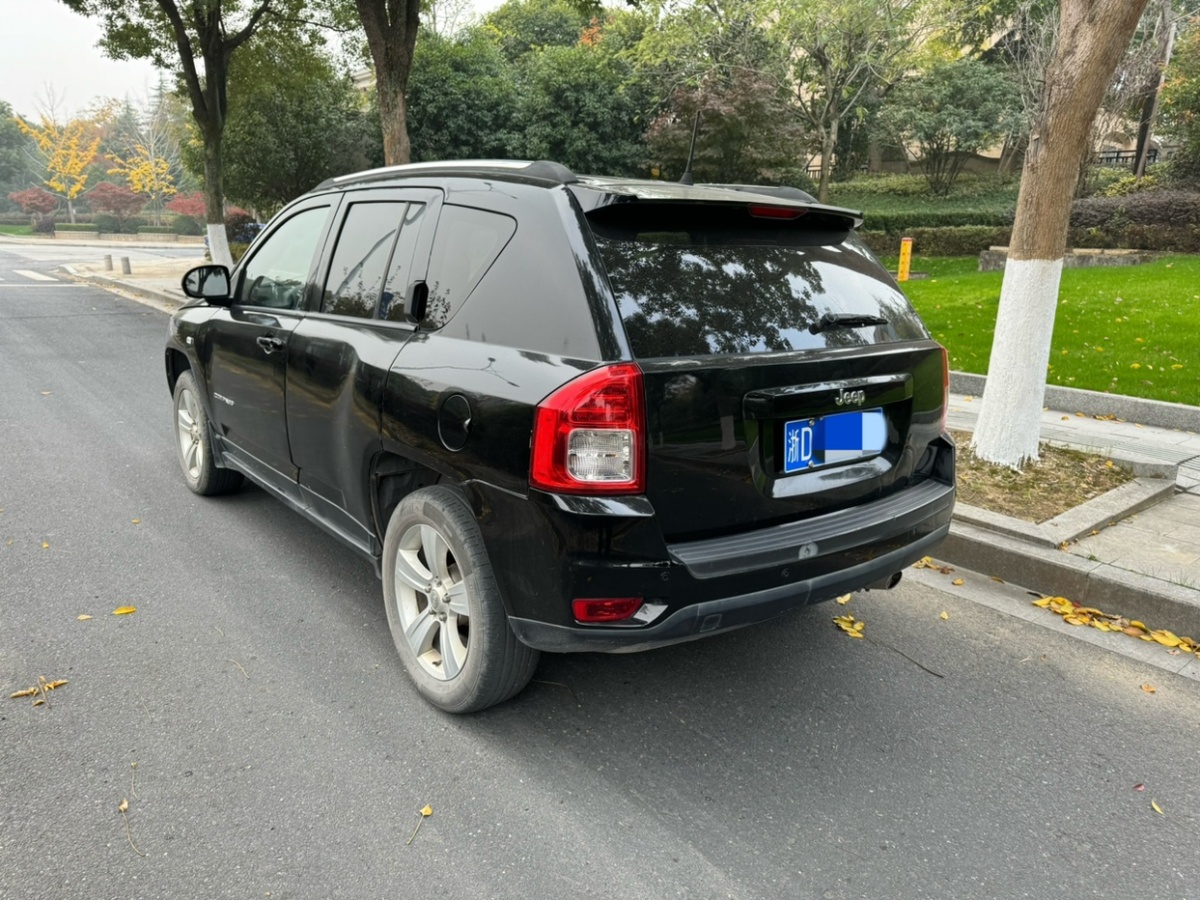 Jeep 指南者  2012款 2.0L 兩驅(qū)運動版圖片