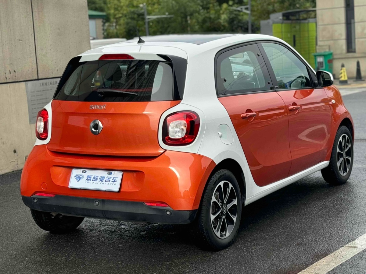 2016年8月smart forfour  2016款 1.0L 52千瓦激情版