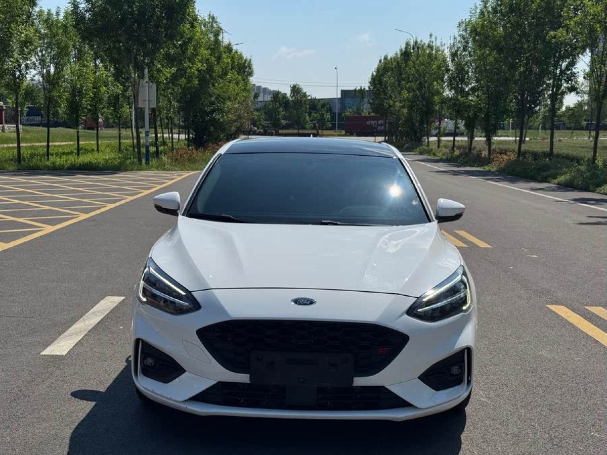 福特 福克斯  2021款 兩廂 EcoBoost 180 自動(dòng)鋒潮型圖片