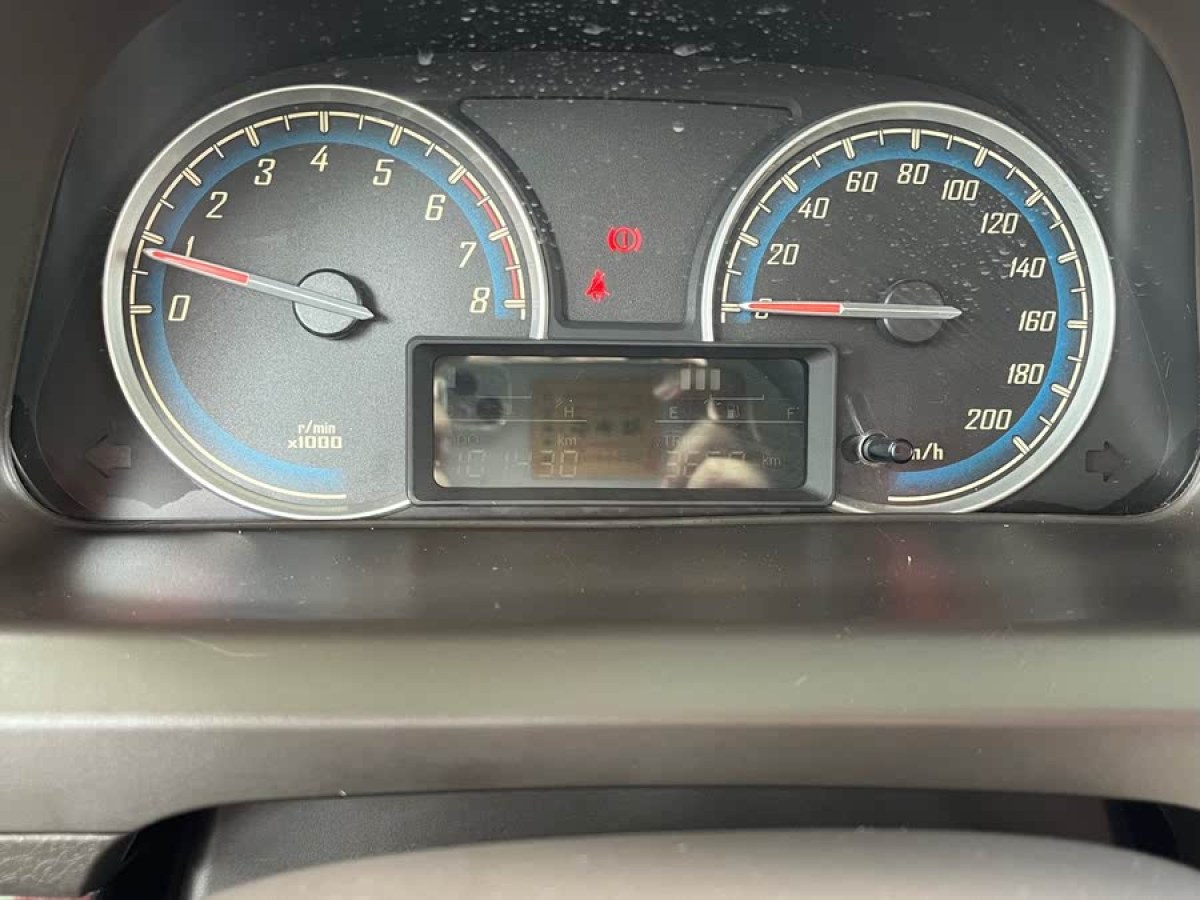寶駿 730  2014款 1.5L 手動(dòng)舒適型 7座圖片