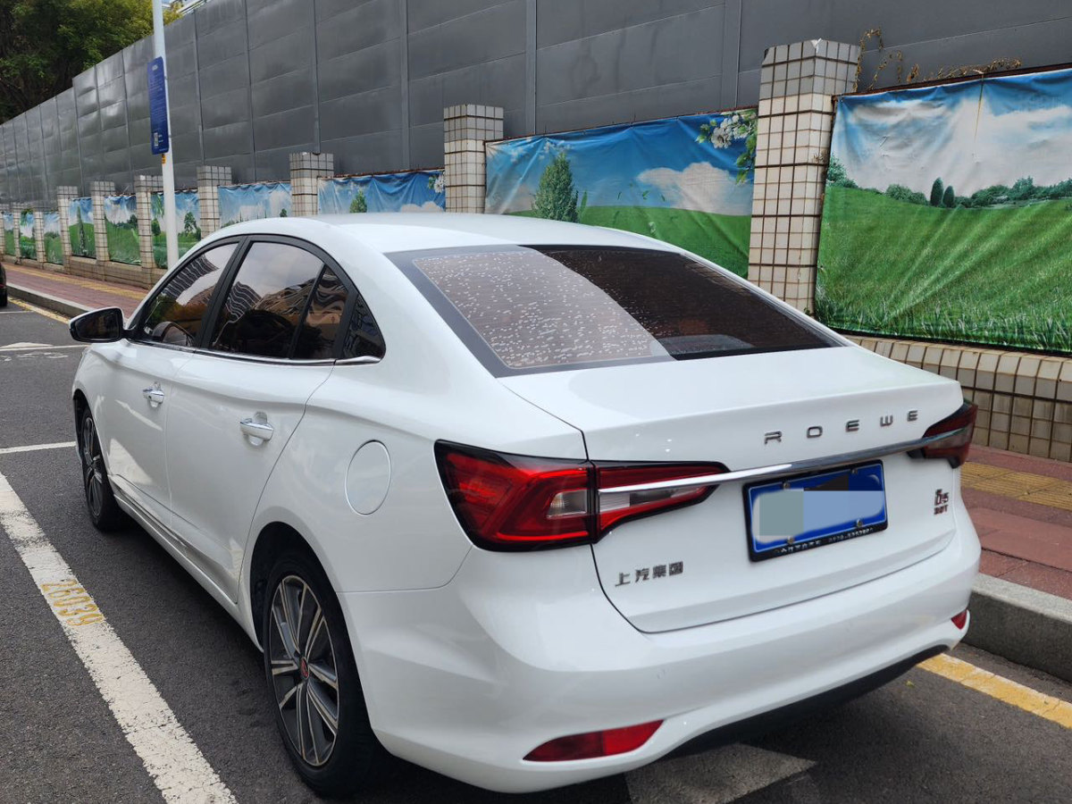 榮威 i5  2019款 20T 自動(dòng)4G互聯(lián)超能旗艦版圖片