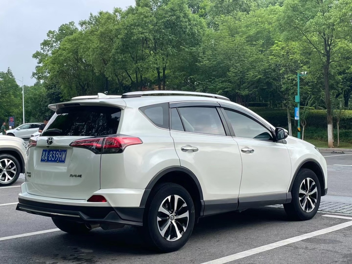 2019年8月豐田 RAV4榮放  2019款  2.0L CVT兩驅(qū)風(fēng)尚版 國VI