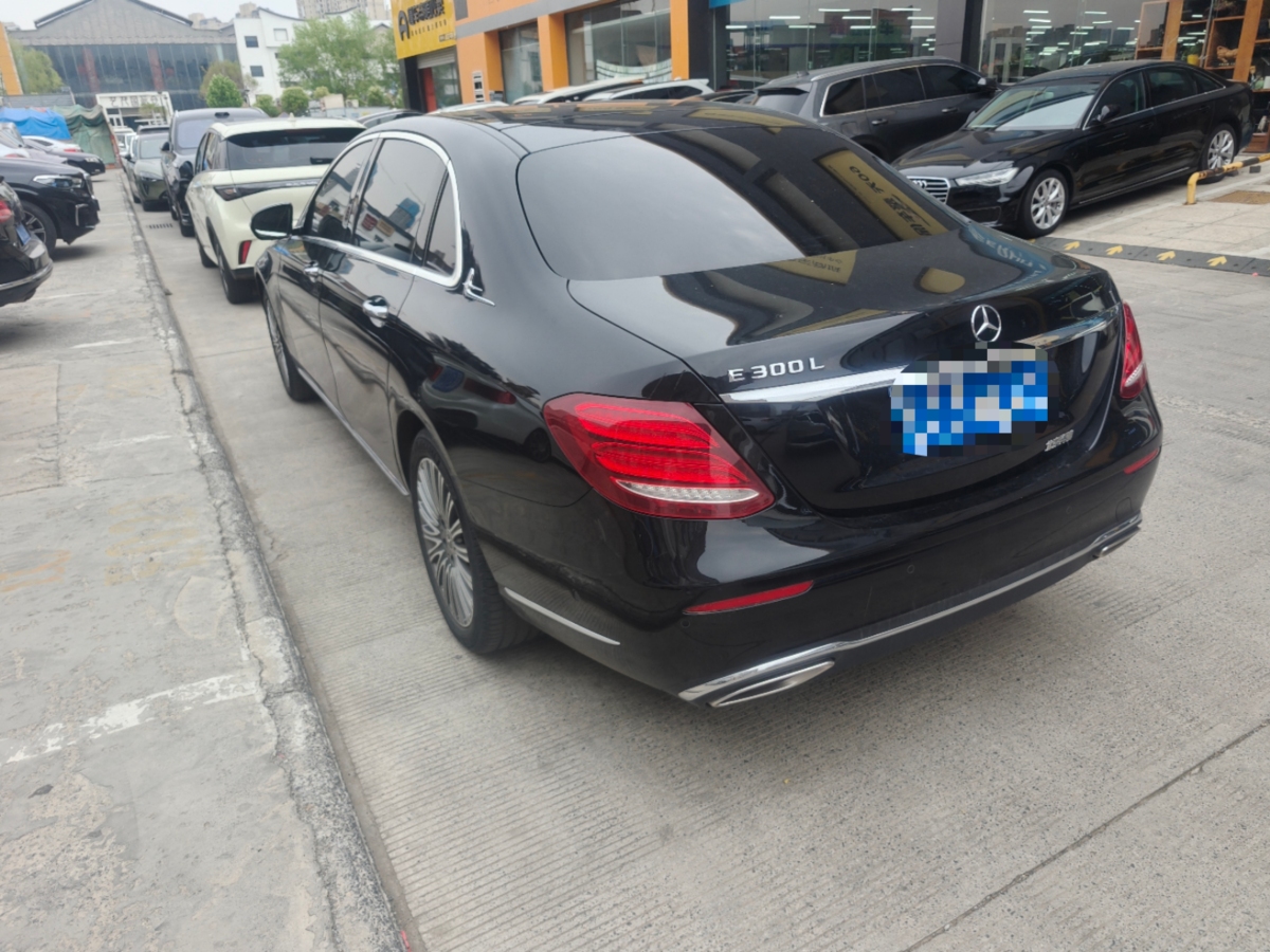 奔馳 奔馳E級  2020款 改款 E 300 L 時尚型圖片