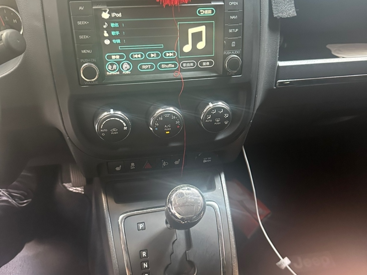 Jeep 指南者  2012款 2.0L 兩驅(qū)豪華版圖片