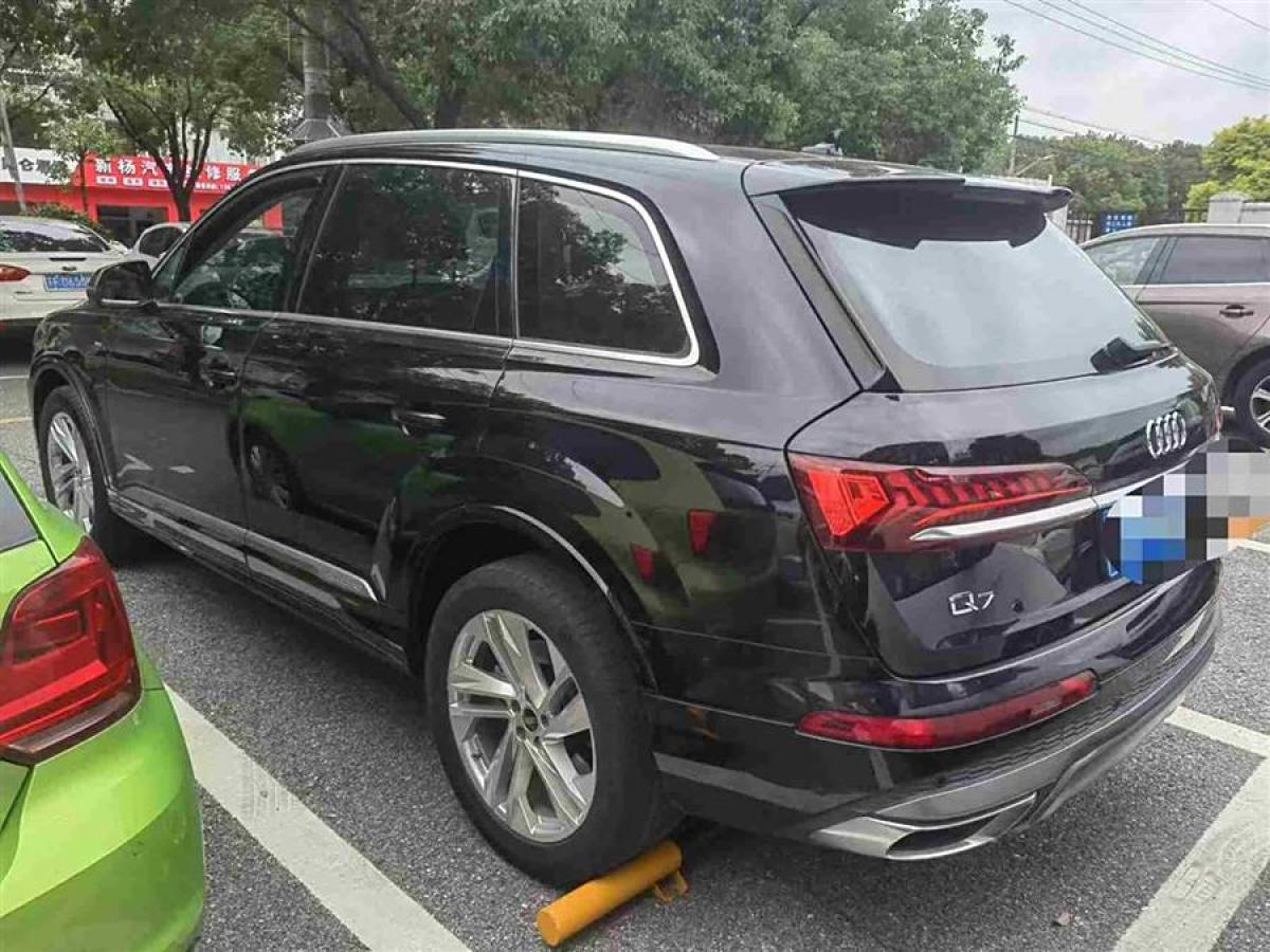 奧迪 奧迪Q7  2024款 45 TFSI quattro S line運(yùn)動(dòng)型圖片