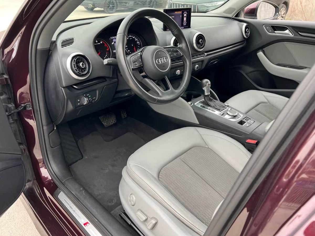 奧迪 奧迪A3  2018款 30周年年型 Limousine 35 TFSI 時(shí)尚型圖片