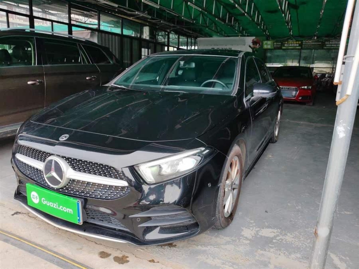 奔馳 奔馳A級(jí)  2021款 A 200 L 運(yùn)動(dòng)轎車動(dòng)感型圖片