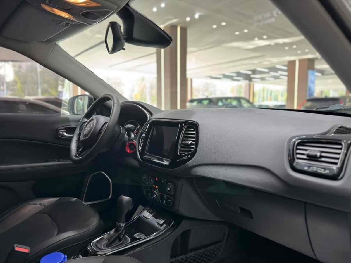 Jeep 指南者  2019款  220T 自動(dòng)家享炫酷版圖片