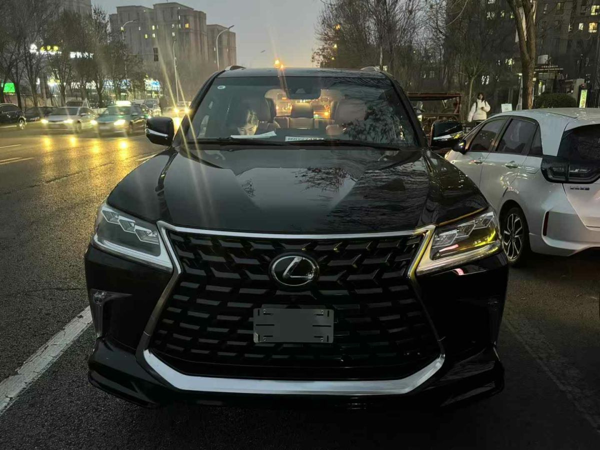 雷克薩斯 LX  2025款 700h OVERTRAIL領(lǐng)境版圖片