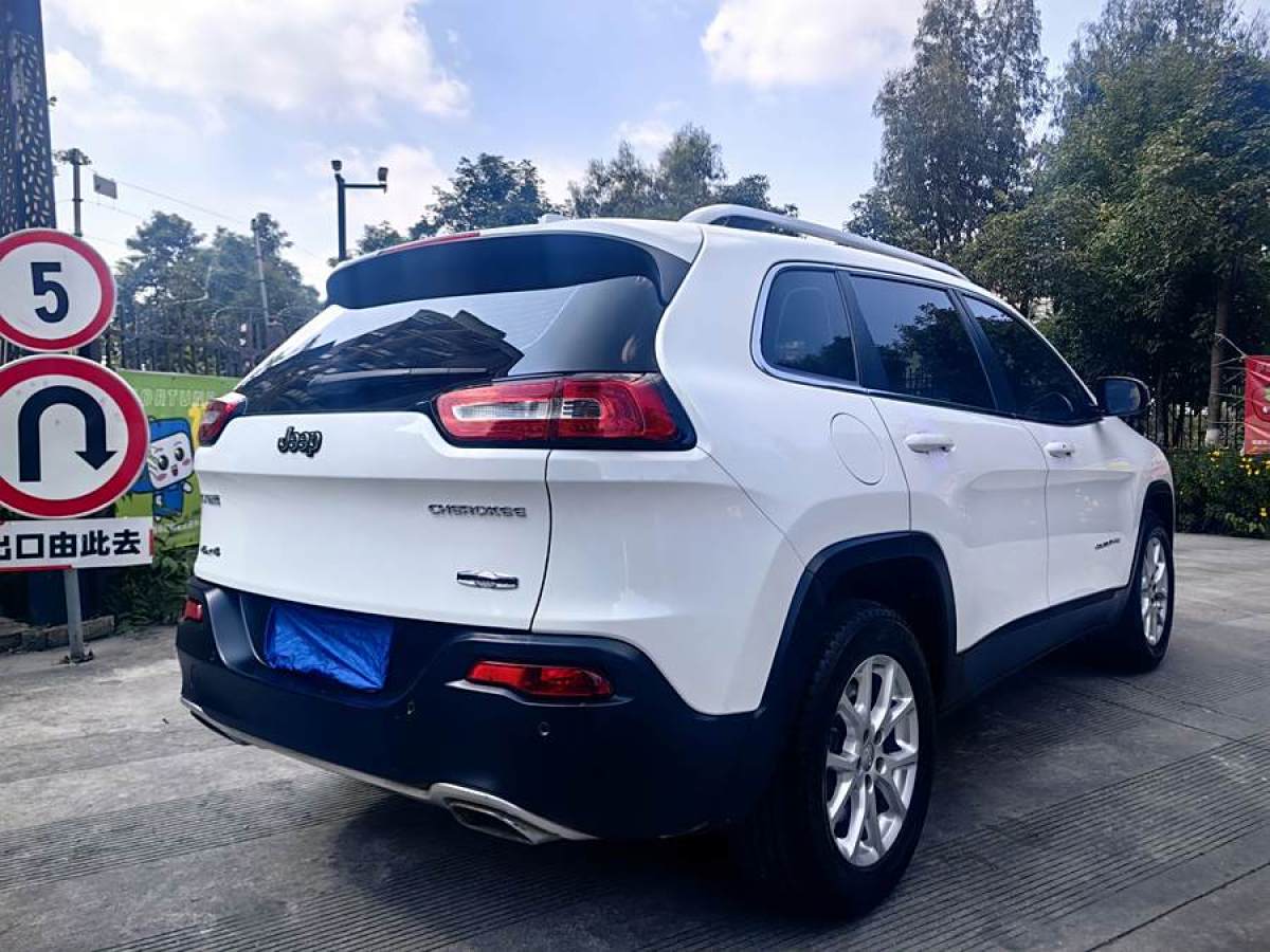 Jeep 自由光  2016款 2.4L 專業(yè)版圖片