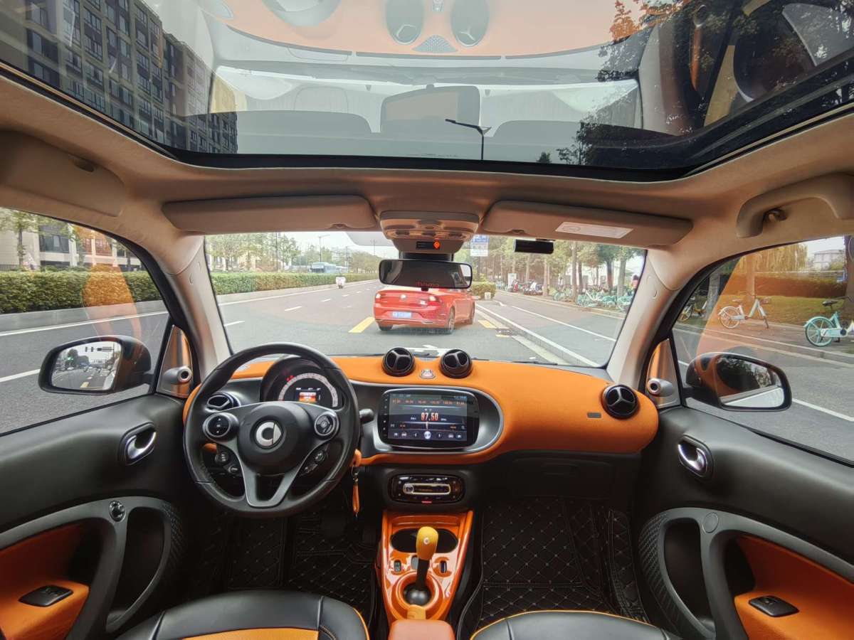 2016年3月smart fortwo  2015款 1.0L 52千瓦硬頂激情版