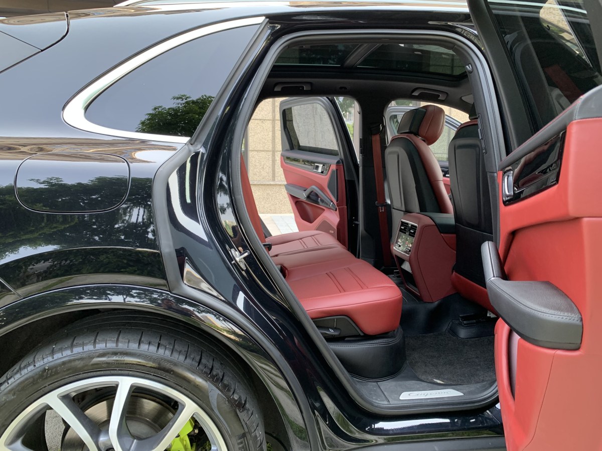 保時(shí)捷 Cayenne新能源  2022款 Cayenne E-Hybrid 2.0T 鉑金版圖片