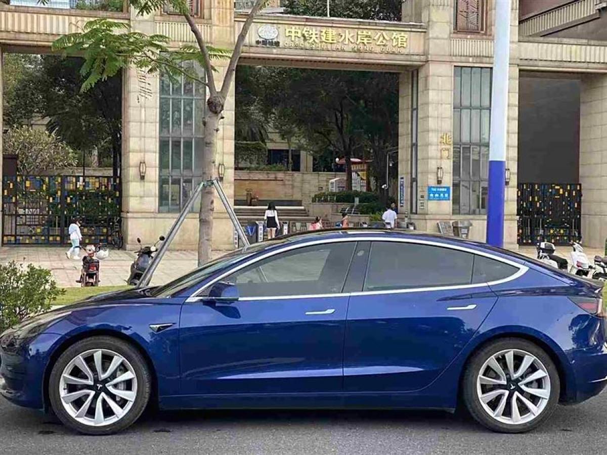 特斯拉 Model 3  2019款 標(biāo)準(zhǔn)續(xù)航后驅(qū)升級(jí)版圖片