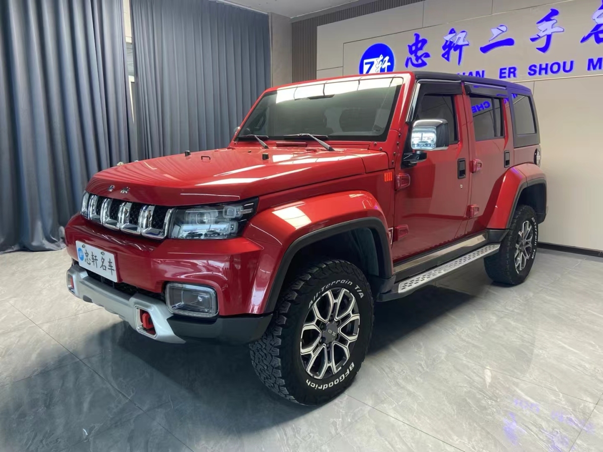 2021年4月北京 BJ40  2020款 2.0T 自動(dòng)四驅(qū)城市獵人版?zhèn)b客型