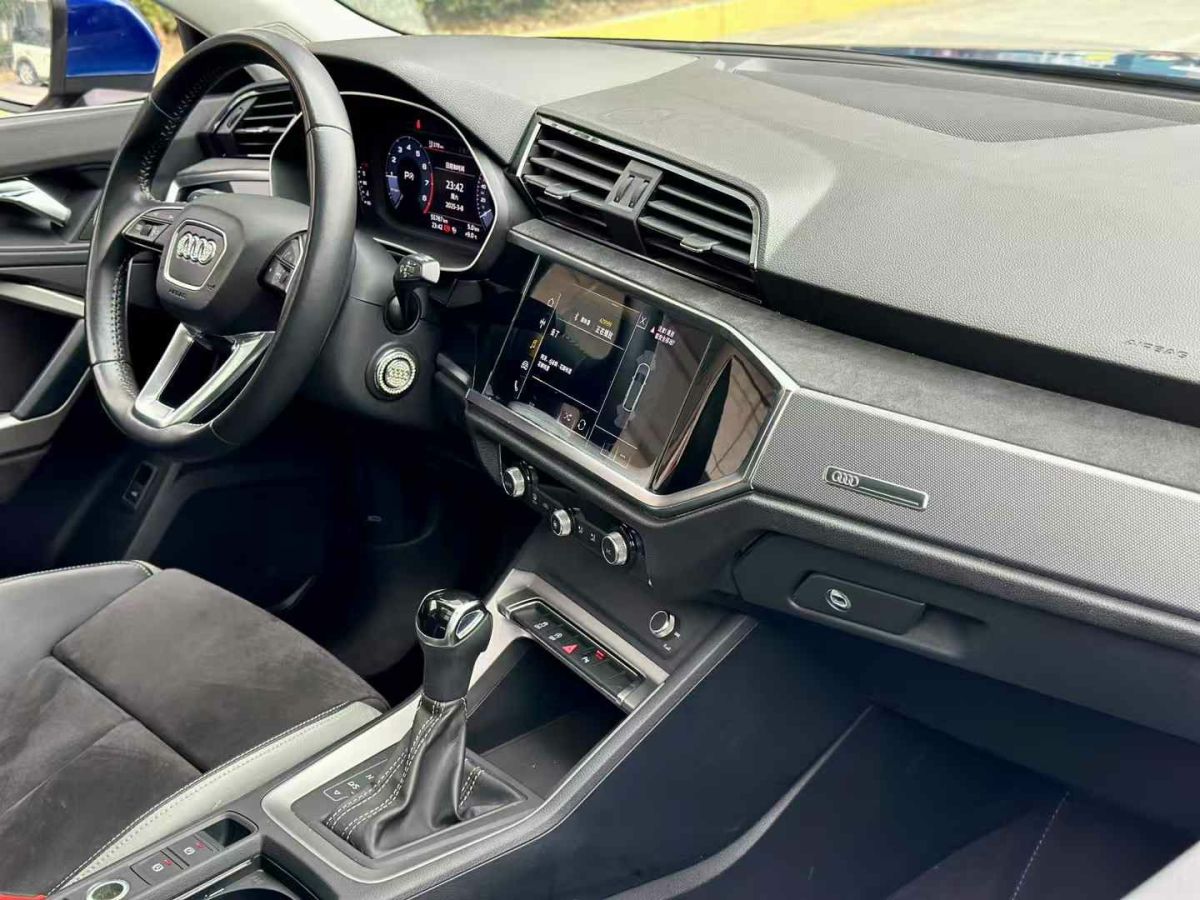 奧迪 奧迪Q3  2020款 35 TFSI 時(shí)尚動(dòng)感型圖片