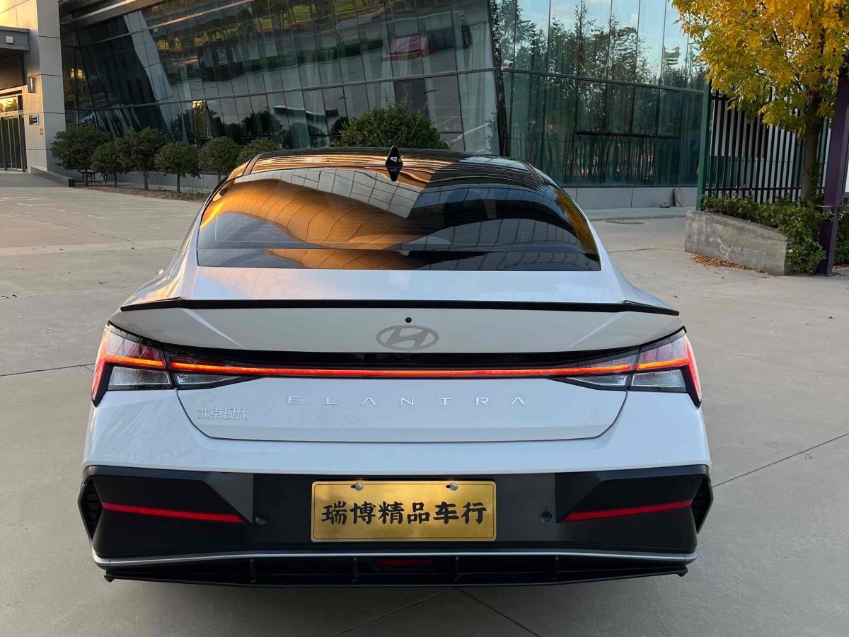 現(xiàn)代 伊蘭特  2022款 1.5L CVT LUX尊貴版圖片