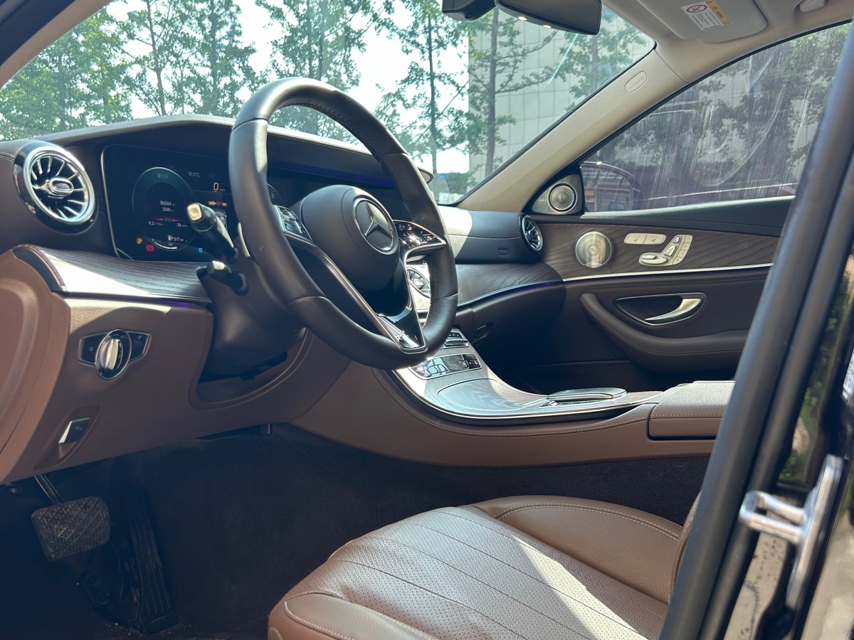 奔馳 奔馳E級(jí)  2021款 改款 E 300 L 豪華型圖片