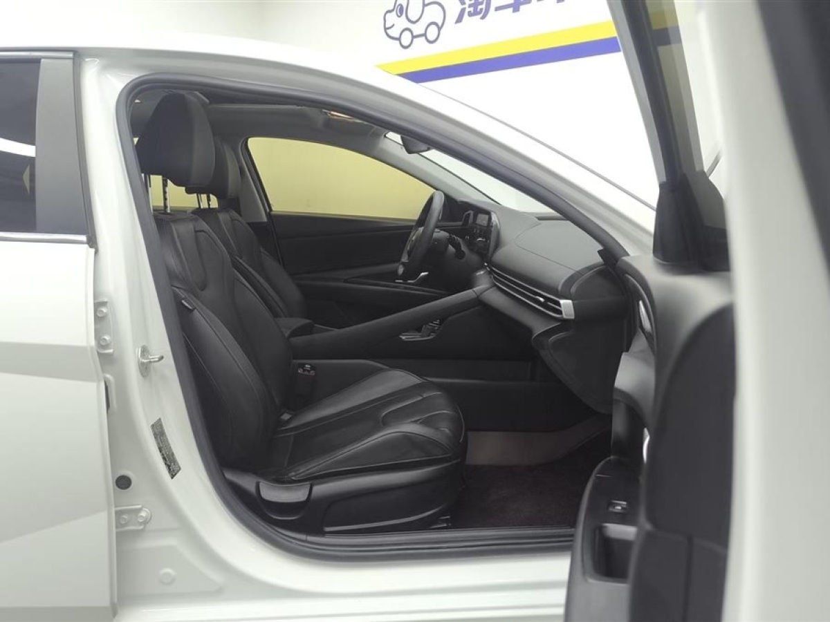 現(xiàn)代 伊蘭特  2022款 1.5L CVT LUX尊貴版圖片