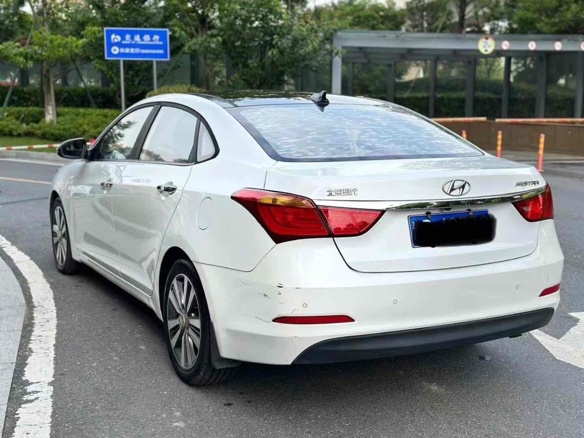 現(xiàn)代 名圖  2016款 1.8L 自動尊貴型DLX圖片