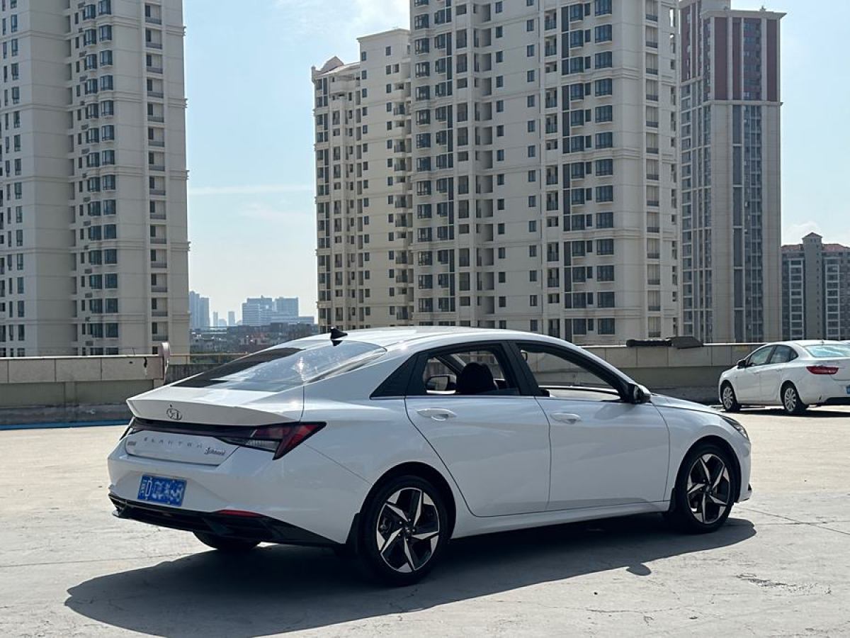 2021年8月現(xiàn)代 伊蘭特  2021款 1.5L LUX尊貴版