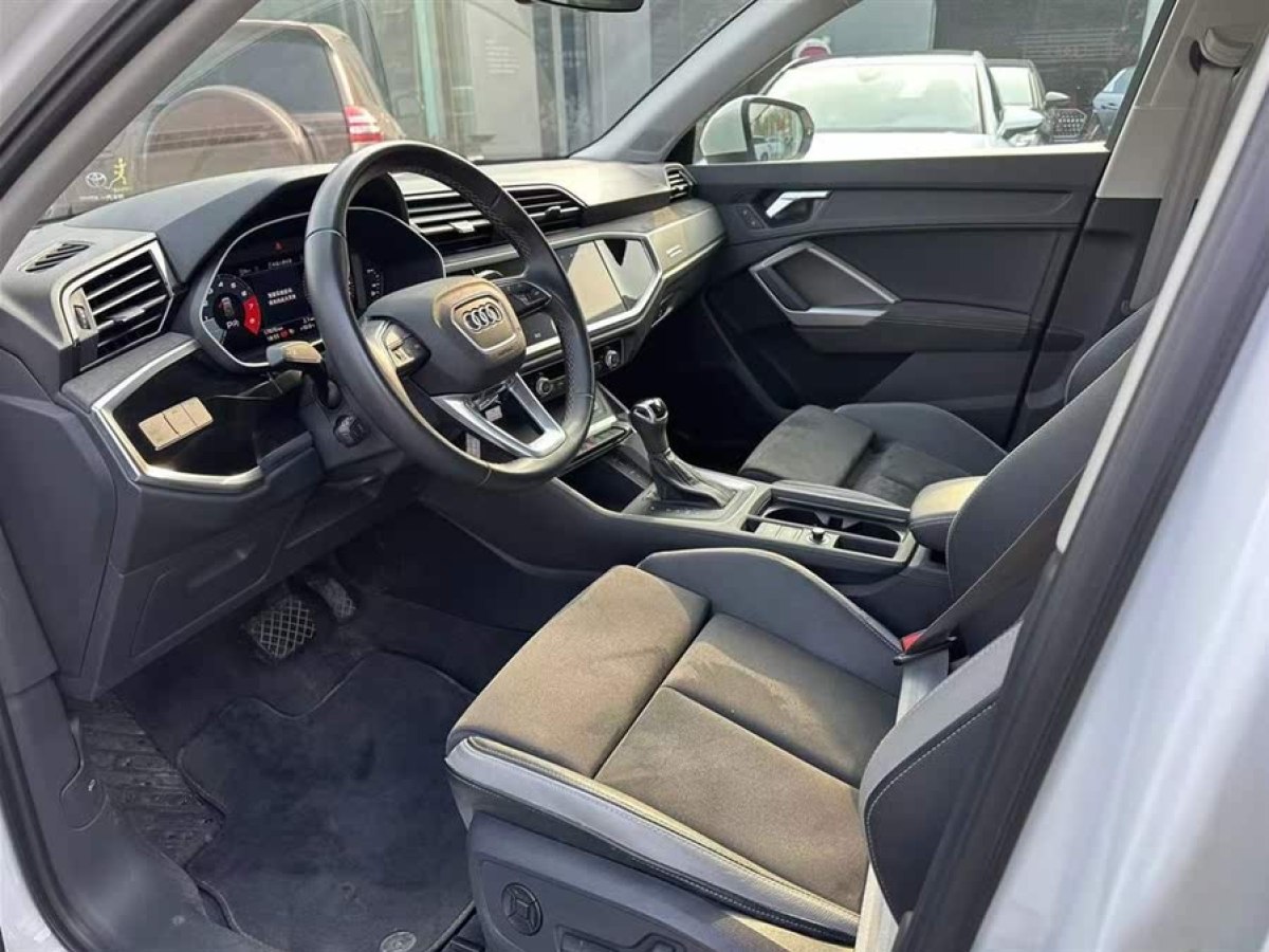 奧迪 奧迪Q3  2019款  35 TFSI 進(jìn)取動感型圖片
