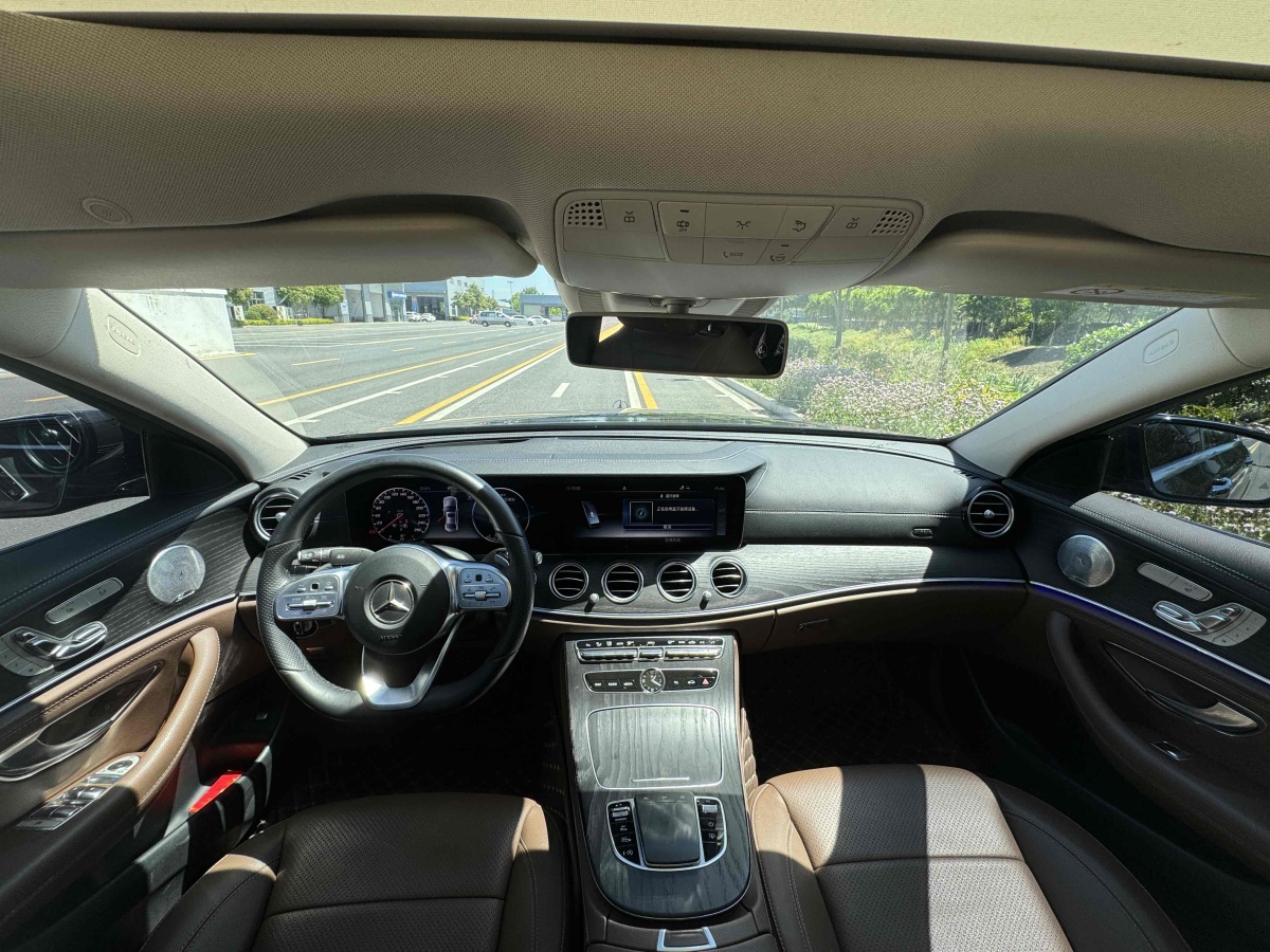 奔驰 奔驰E级  2020款 改款 E 300 L 殊享版图片