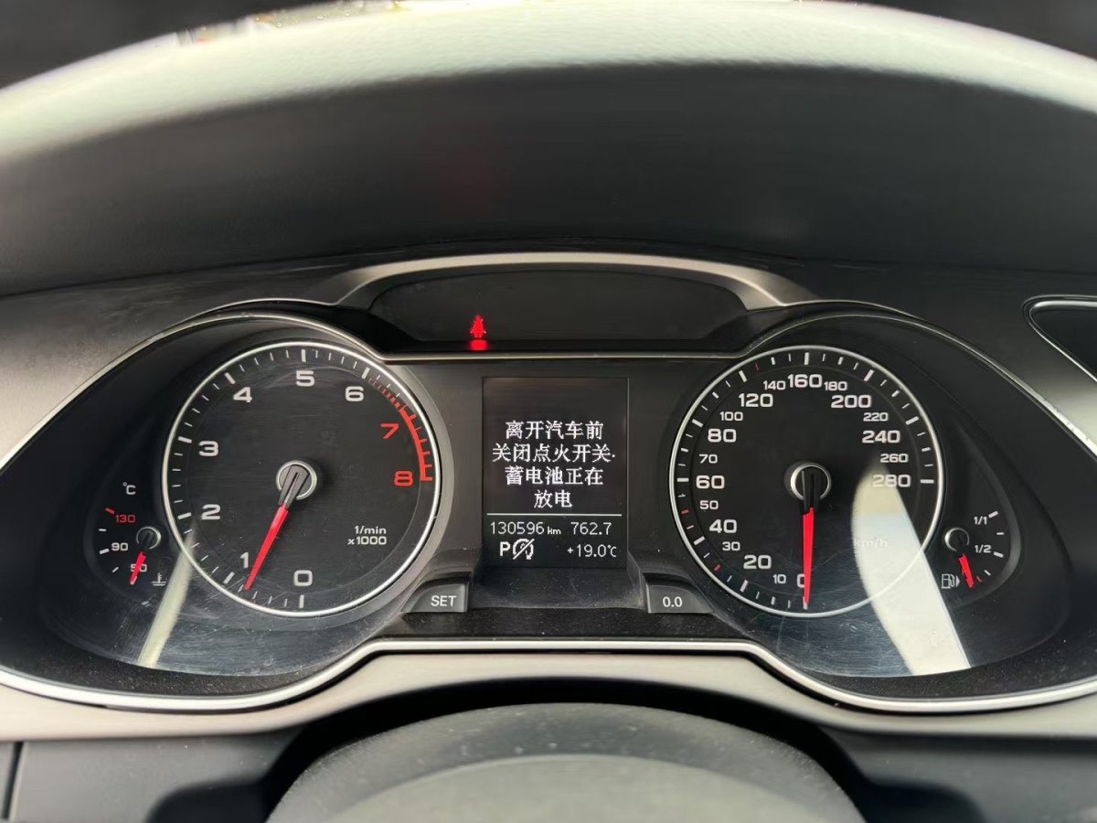 奧迪 奧迪A4L  2013款 35 TFSI 自動標準型圖片