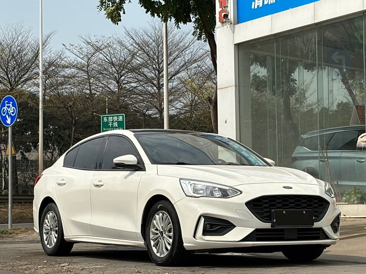 福特 福克斯  2020款 三廂 EcoBoost 180 自動(dòng)鋒潮型圖片