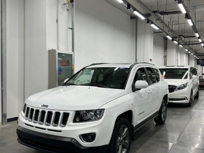 2014年1月 Jeep 指南者(進(jìn)口) 2.4L 四驅(qū)豪華導(dǎo)航版圖片