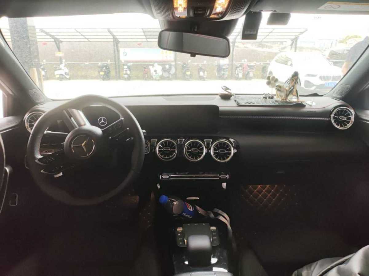 奔馳 奔馳A級(jí)  2022款 改款 A 200 L 運(yùn)動(dòng)轎車時(shí)尚型圖片