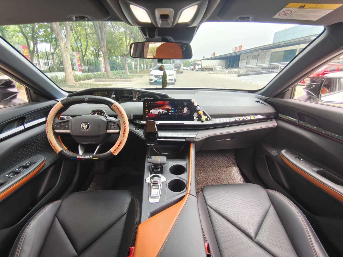 長(zhǎng)安 長(zhǎng)安UNI-V  2022款 1.5T 尊貴型圖片